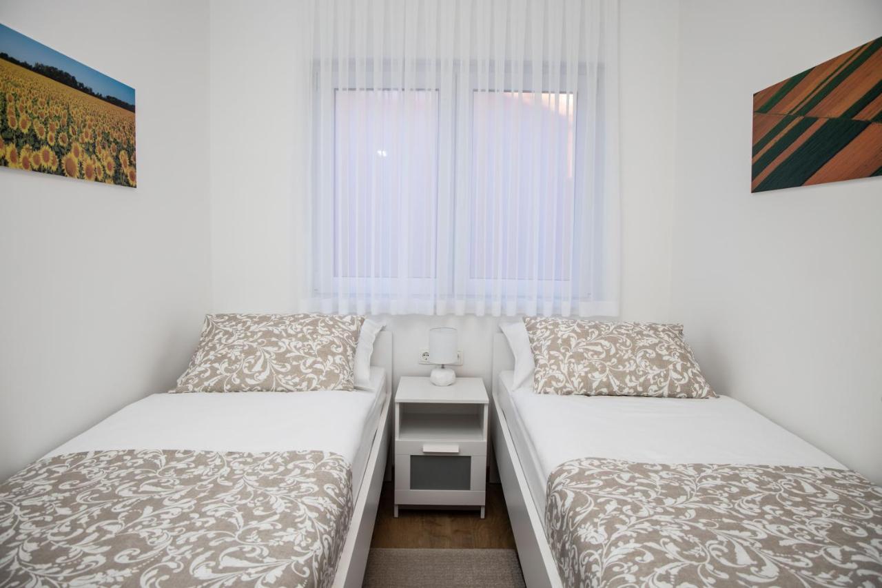 Apartmani Orion - Kasiopeja Vinkovci Exterior foto