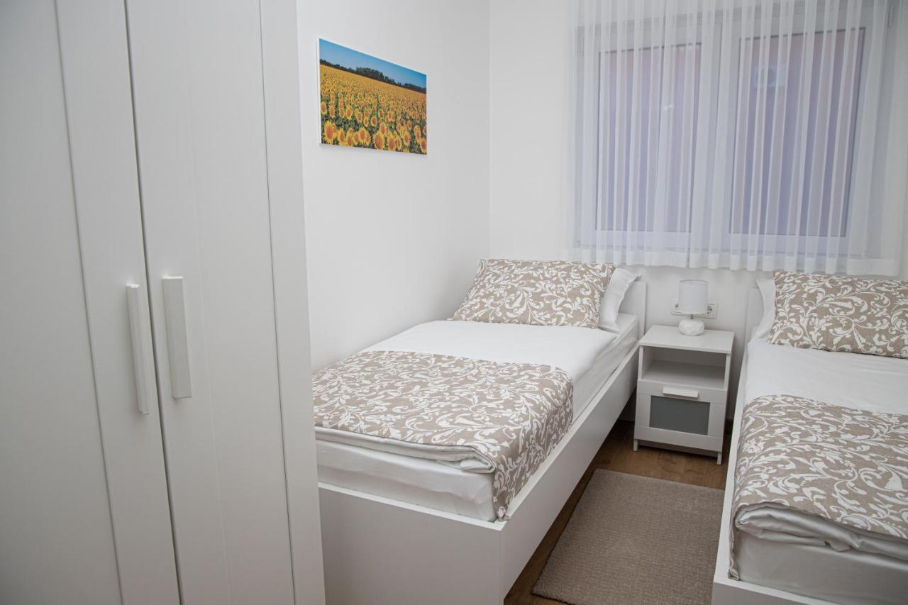 Apartmani Orion - Kasiopeja Vinkovci Exterior foto